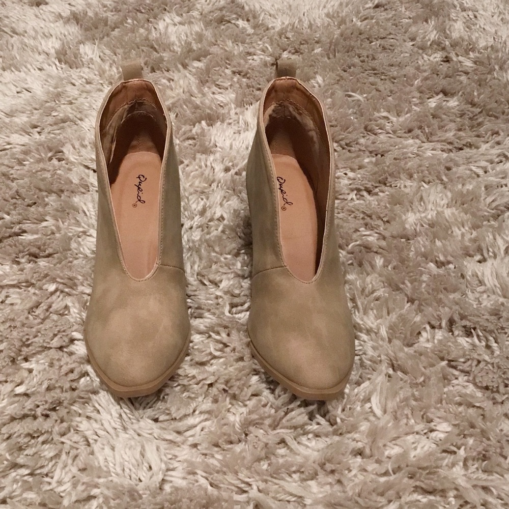 Last Pair! Taupe V Front Ankle Booties - Picture 3 of 4